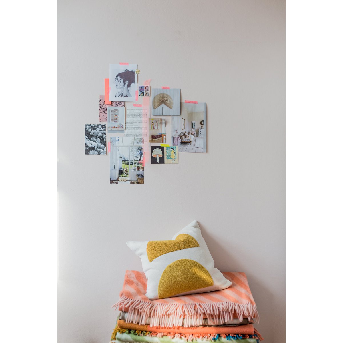 Mona kussen geel, punch naald borduurwerk