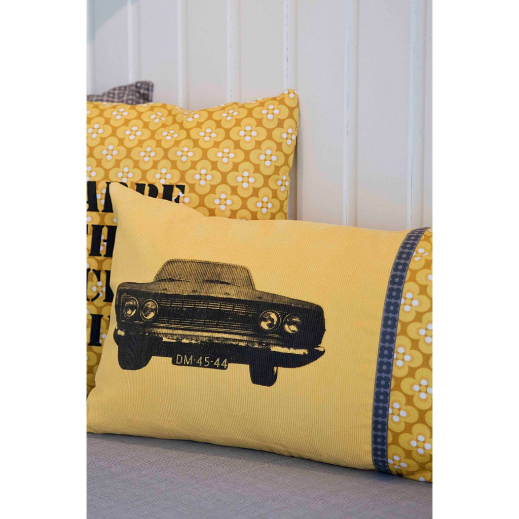 Karl kussen geel