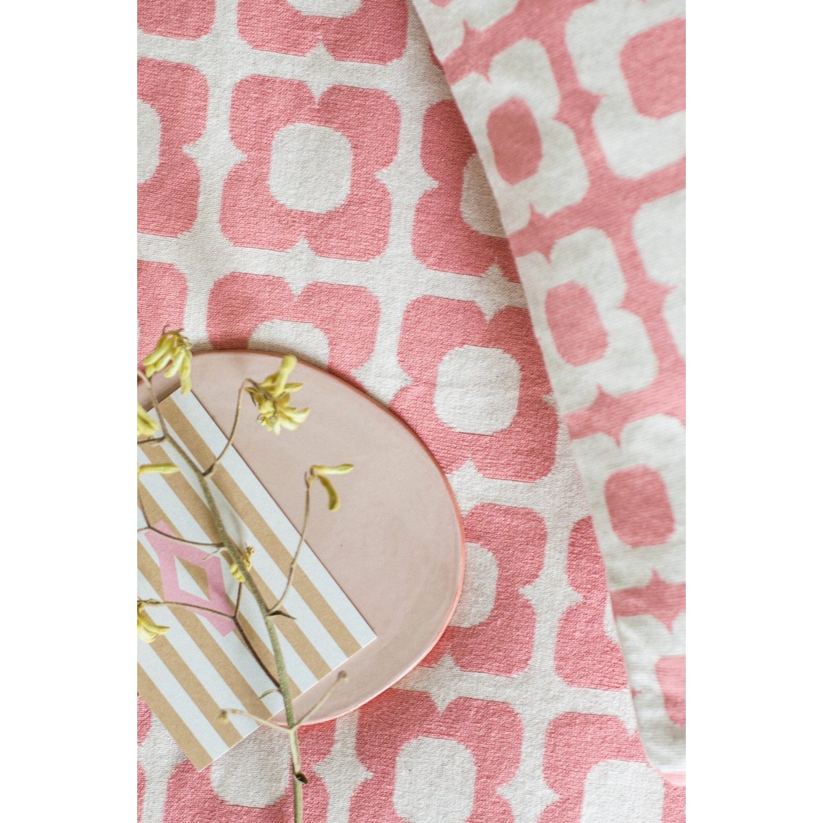 Doris blanket pink, soft jacquard knitted cotton