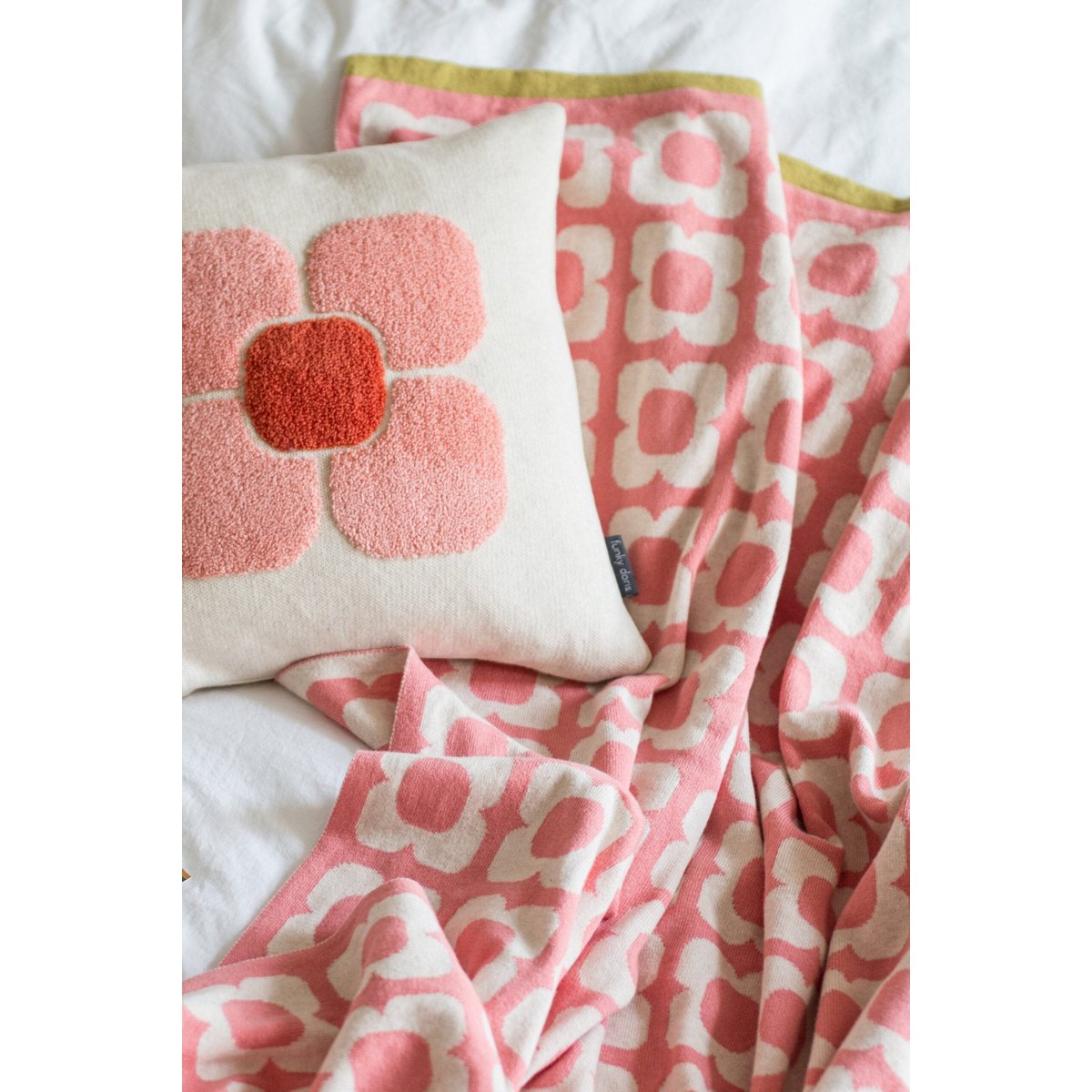 Doris blanket pink, soft jacquard knitted cotton