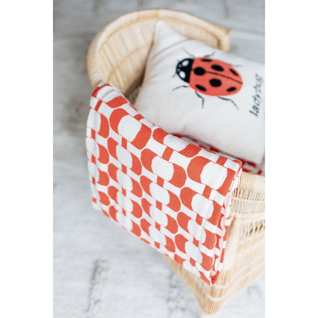 Ladybird kussen rood, zacht katoenen gebreide met punchneedle -borduurwerk