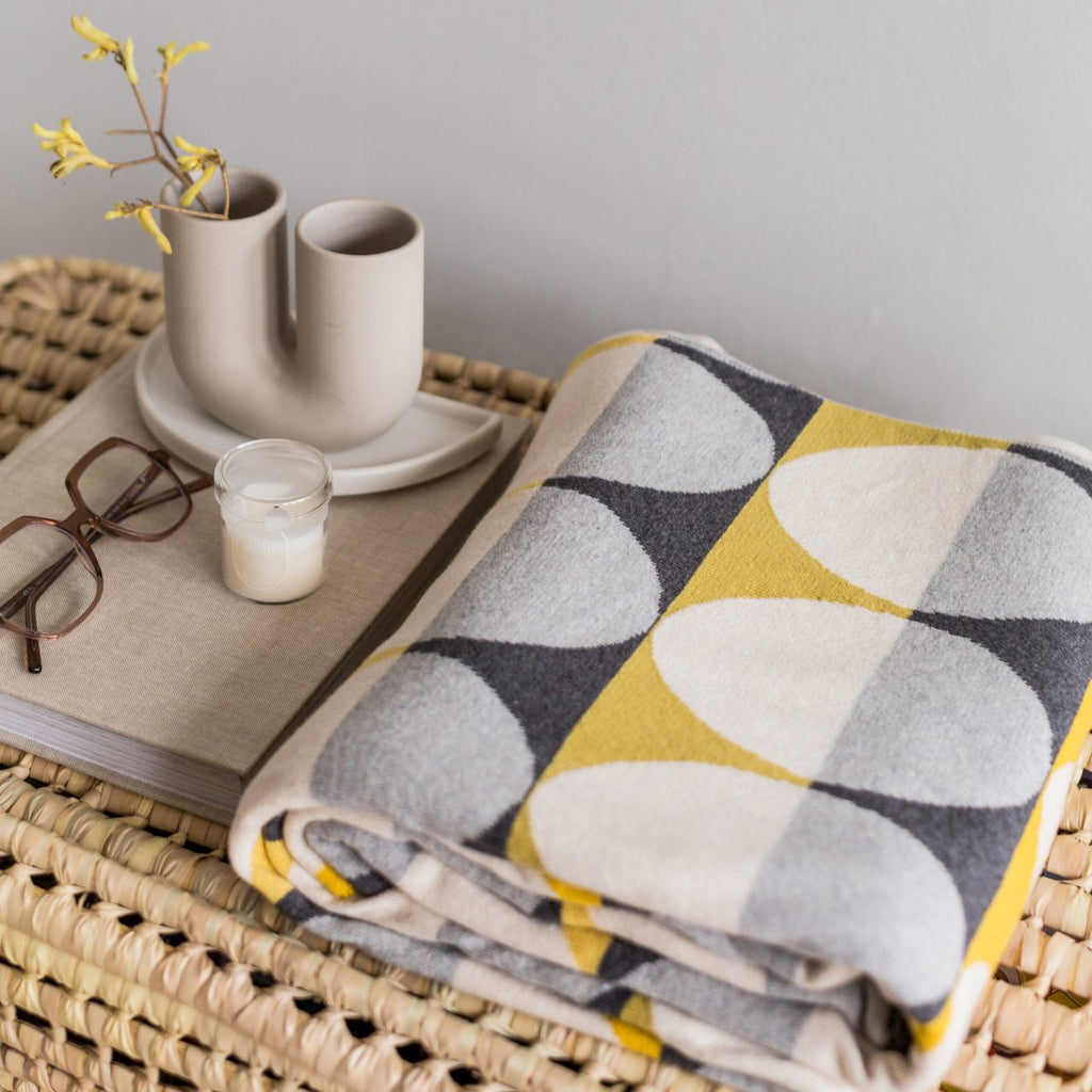 Olivia blanket yellow, soft jacquard knitted cotton