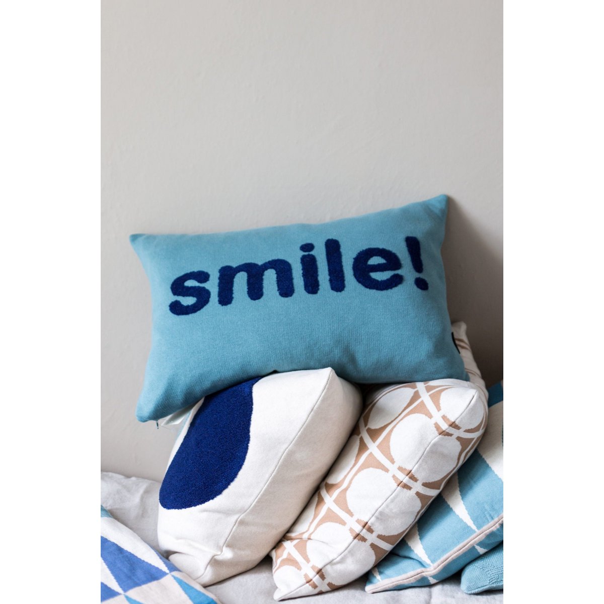 Smile Pillow Blue, Punch Naald -borduurwerk