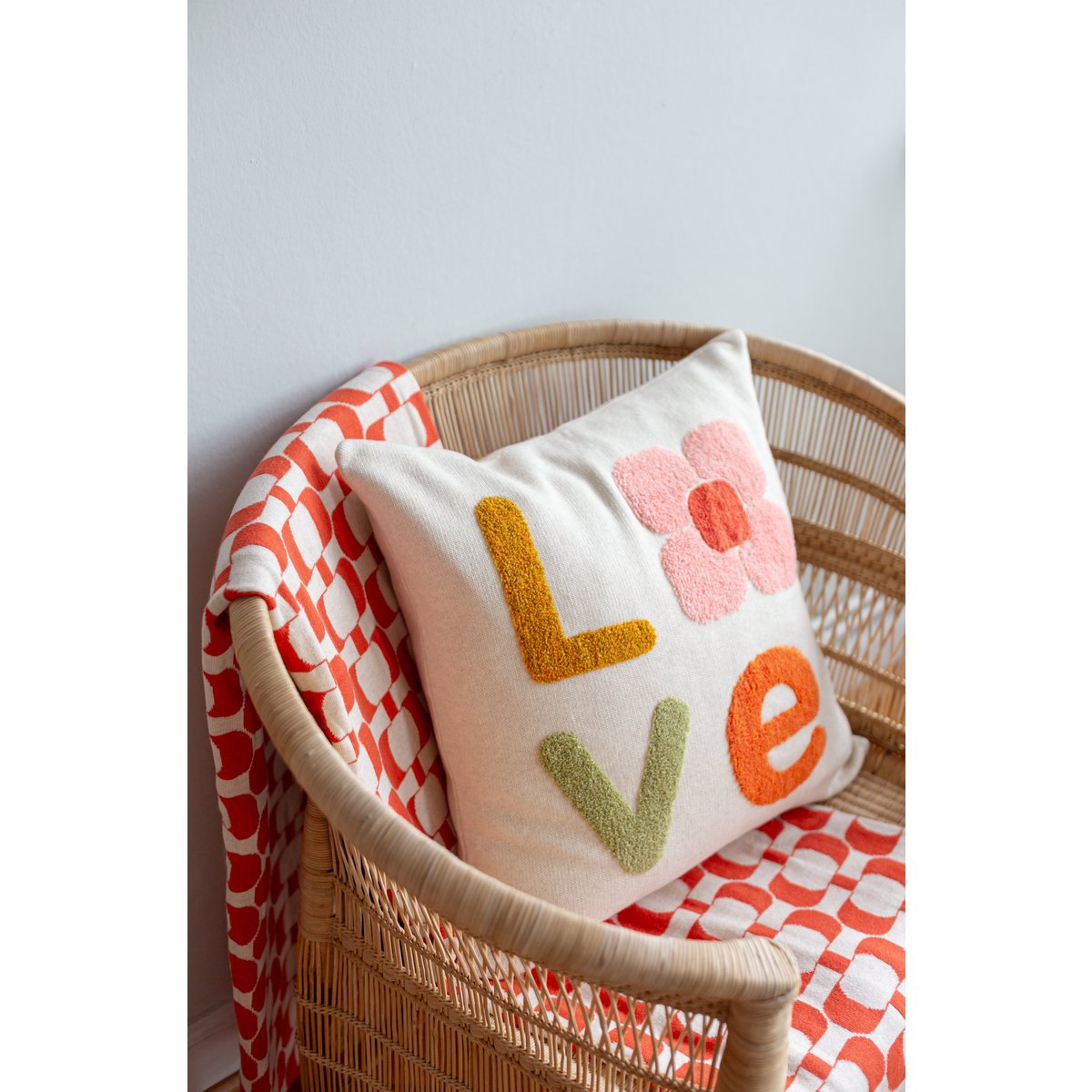 Hou van kussen- dekroze roze, zacht katoenen gebreide met punch naald borduurwerk