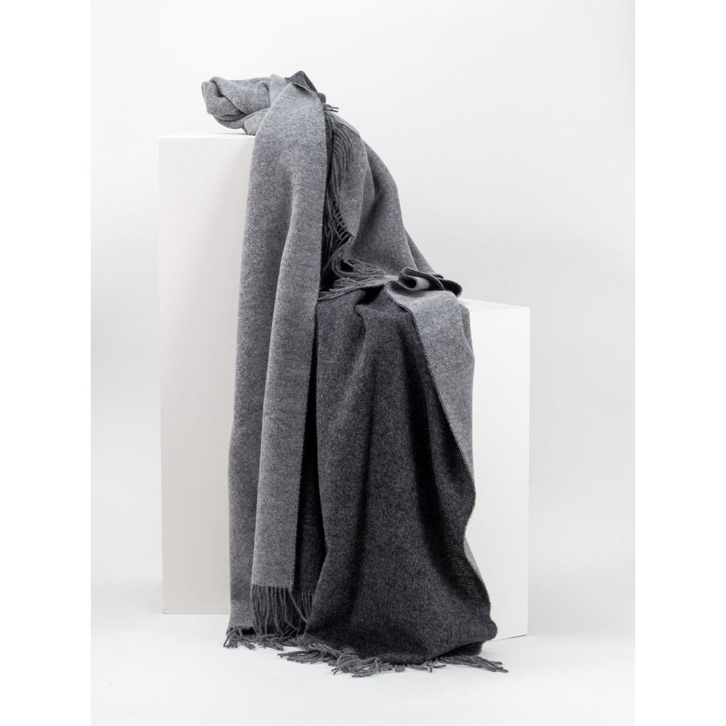 Reversible wool throw blanket Onyx