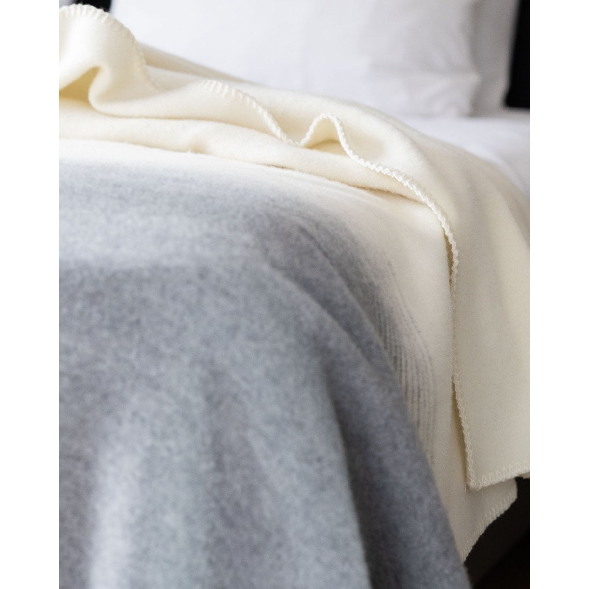 Merino/Cashmere bed blanket ivory mist
