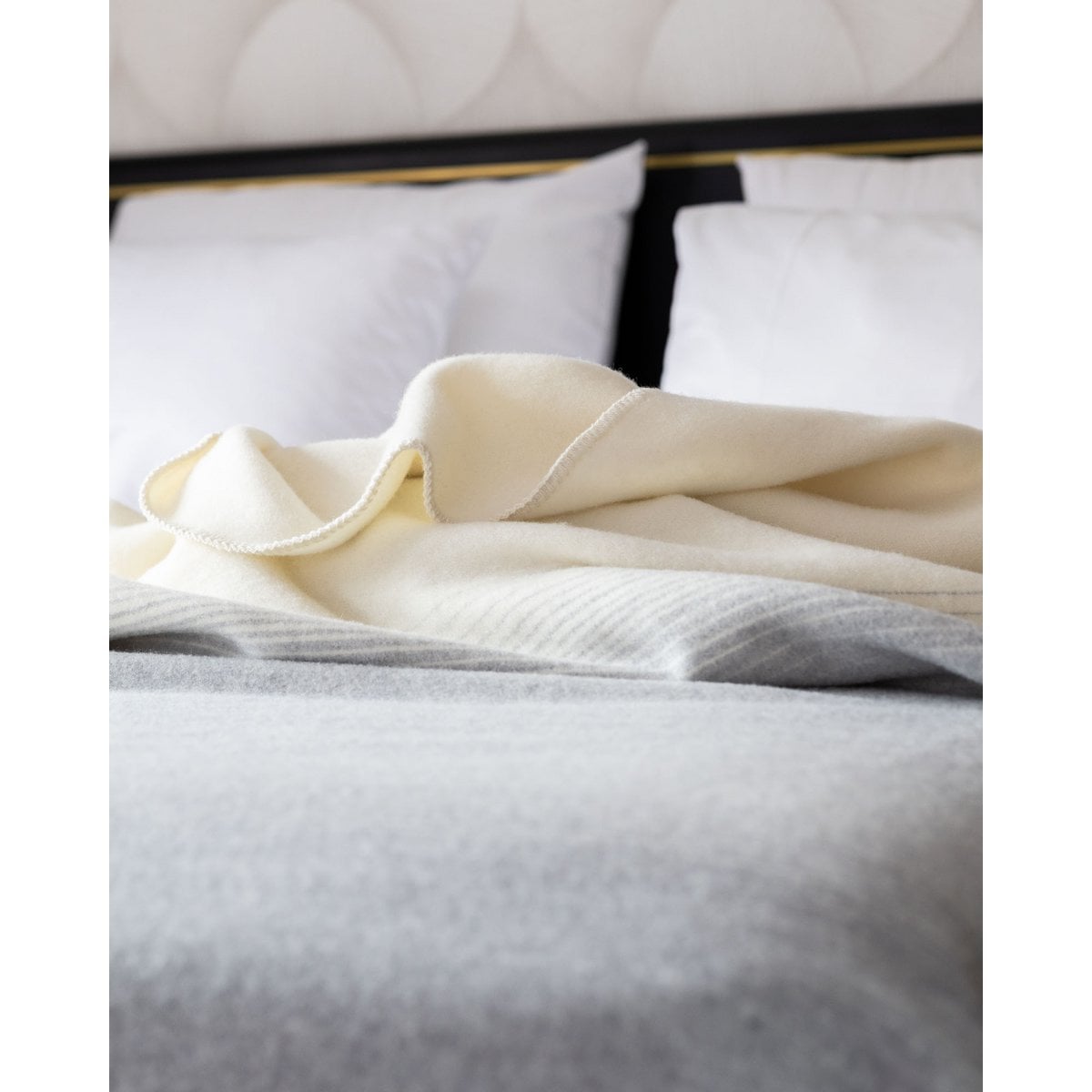 Merino/Cashmere bed blanket ivory mist